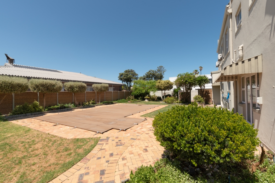 To Let 5 Bedroom Property for Rent in Melkbosstrand Central Western Cape